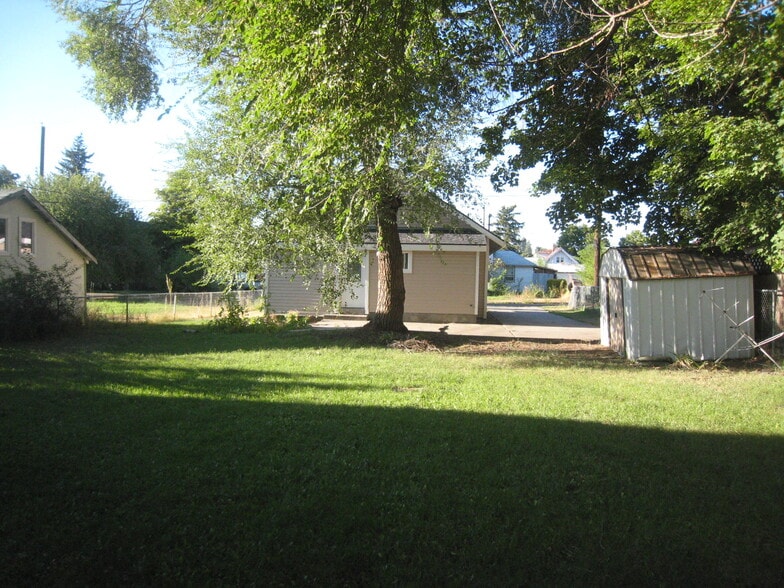 Building Photo - 1427 W Buckeye Ave