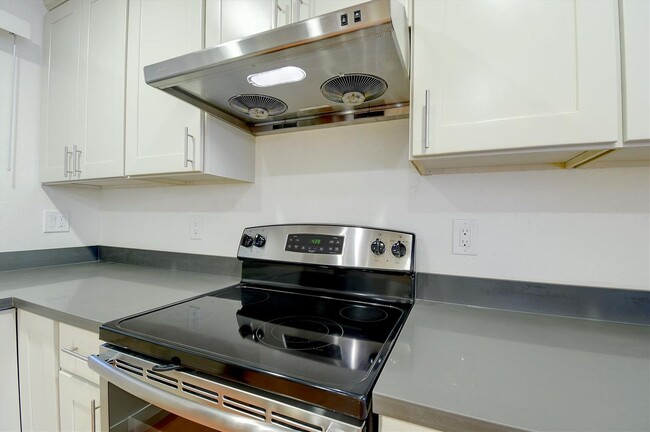 Building Photo - Remodeled townhouse with AC, Top Cupertino...