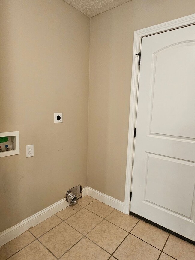 Building Photo - 110 Naples Ct