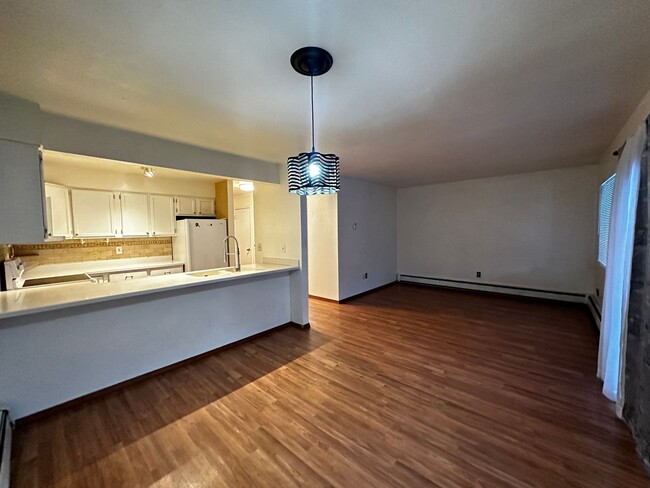 Building Photo - Pet-Friendly 2 Bed, 1.5 Bath Condo with At...