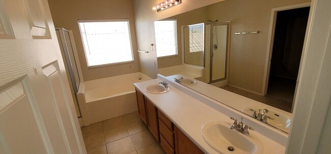 Building Photo - Immaculate 3 Bedroom Home in Aliante