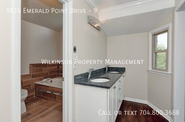 Building Photo - 9816 Emerald Point Dr