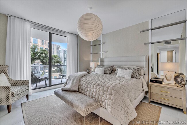 Building Photo - 100 E Las Olas Blvd