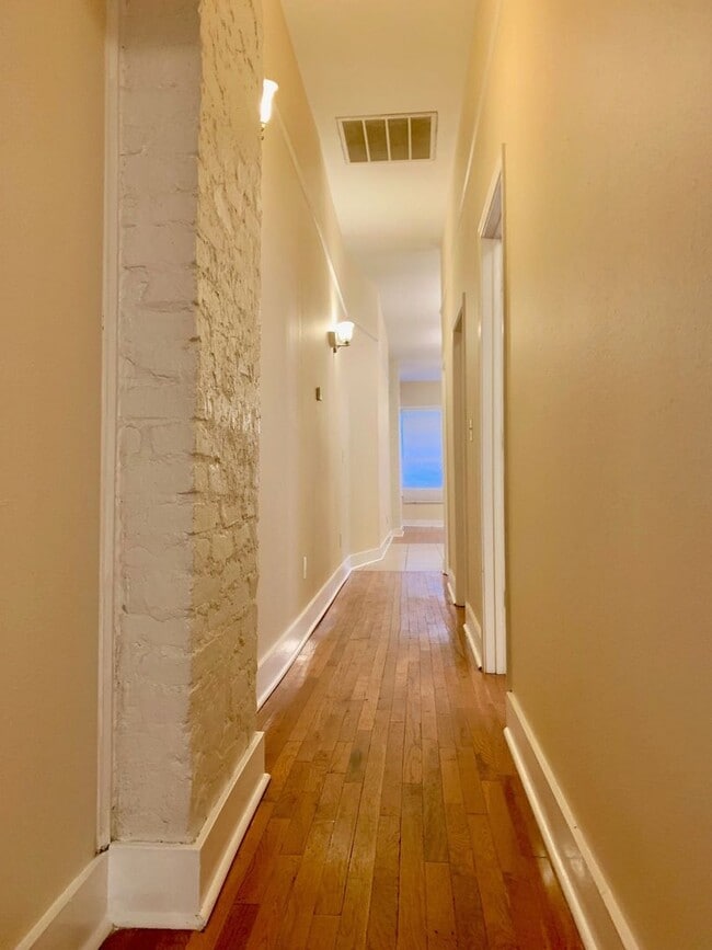 Building Photo - 2321 Gravier St