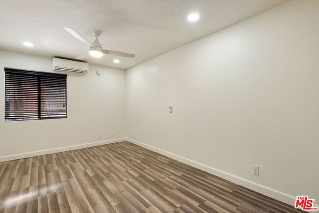 Building Photo - 327 Chestnut Ave