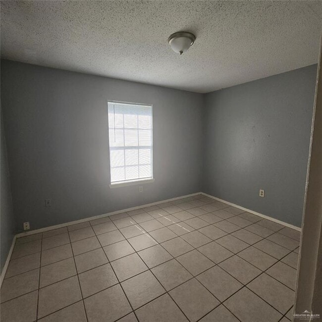 Building Photo - 9 South Dr