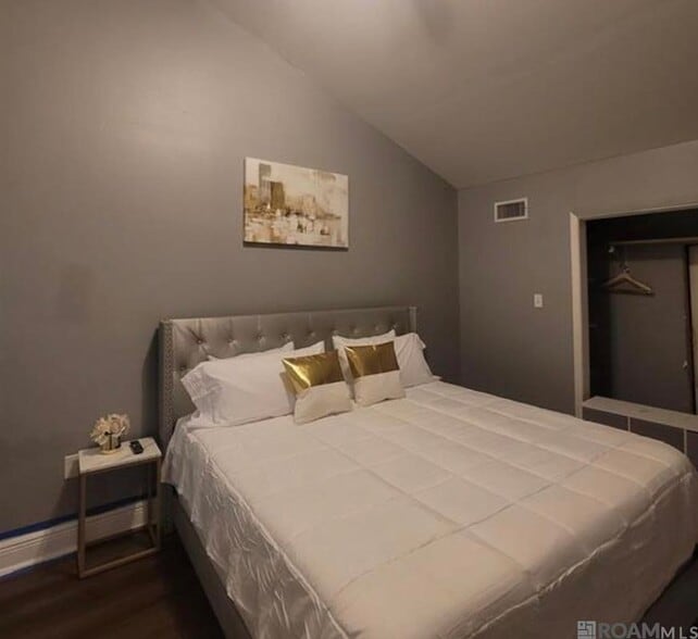 Building Photo - 277 Chatsworth St