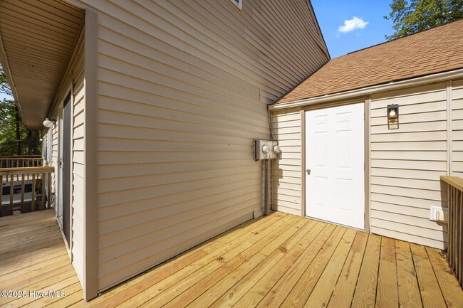 Building Photo - 125 Pirates Rd