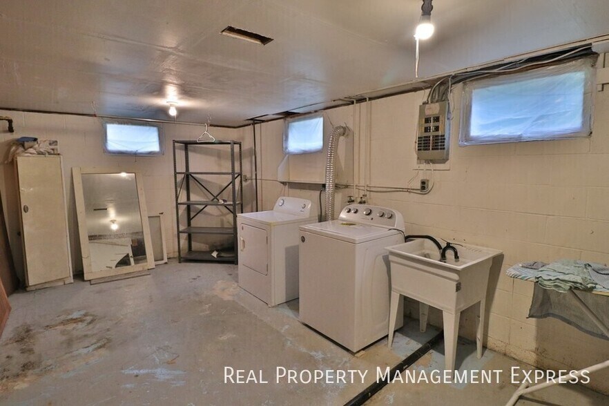 Building Photo - 4 Bedroom, 2 Bath Home in Sioux Falls