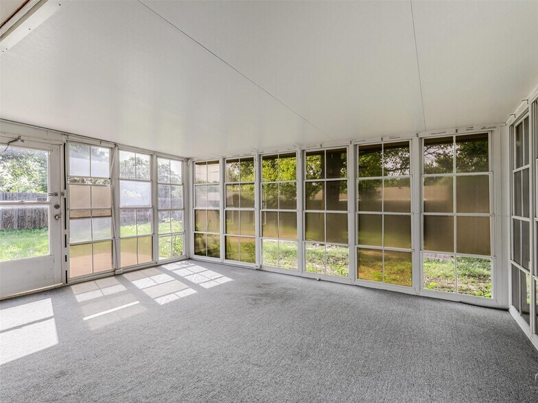 Building Photo - 2976 Cameo Ln