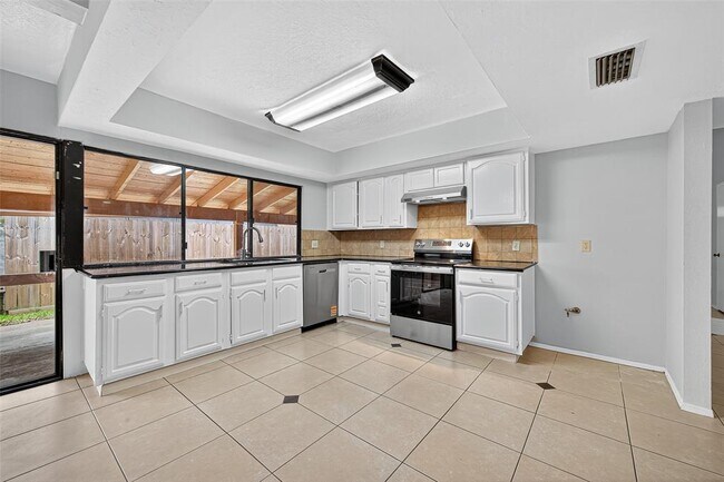 Building Photo - 15815 Ironside Creek Dr