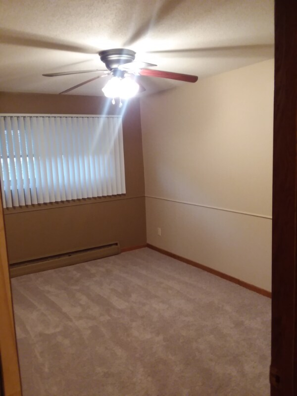 Building Photo - 3246 Douglas Dr N