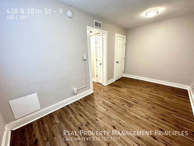 Building Photo - Pet Friendly - Completely Renovated 3rd Fl...