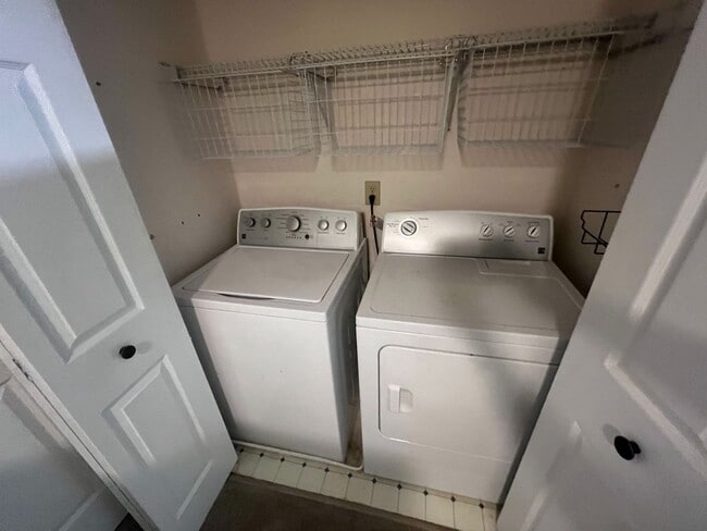 Building Photo - 4440 Hounds Run Dr