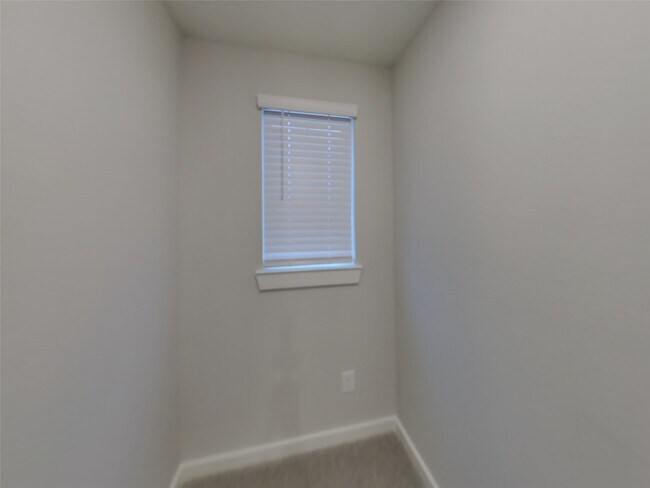 Building Photo - 9835 Willow Creek Commerce Dr