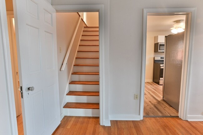 Building Photo - Quaint Single-Family Home on Sunnyside Ave