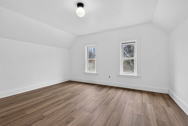 Building Photo - 166 Elliot St