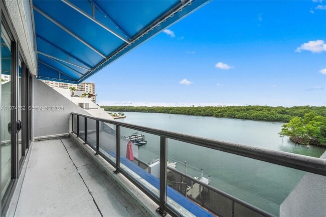 Building Photo - 445 Poinciana Island Dr