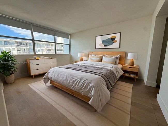 Building Photo - 1420 Brickell Bay Dr