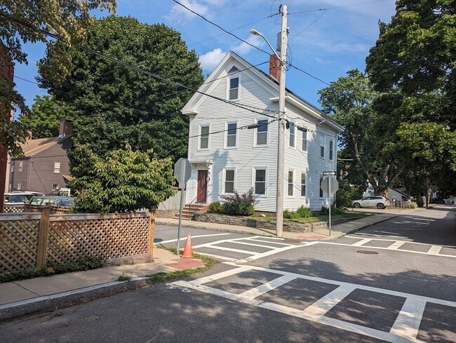 Building Photo - 8 1/2-82 Russia St