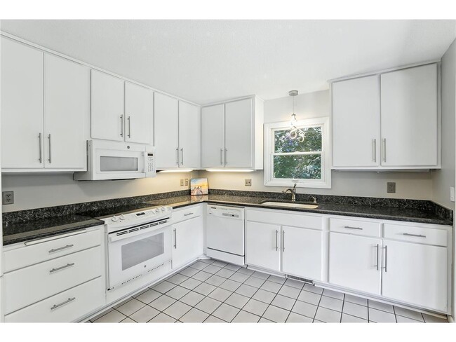 Building Photo - 455 Black Oaks Ln N