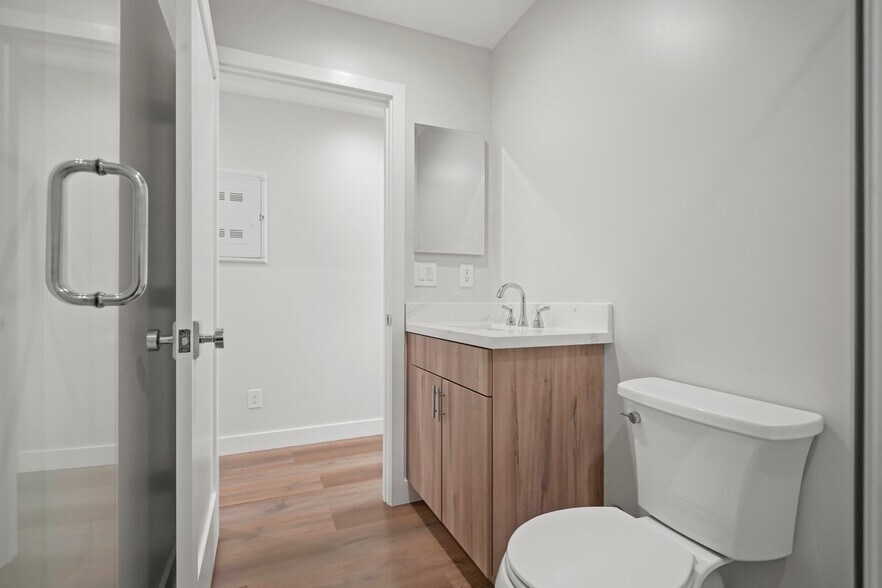 Bathroom - 1561 E Elizabeth St