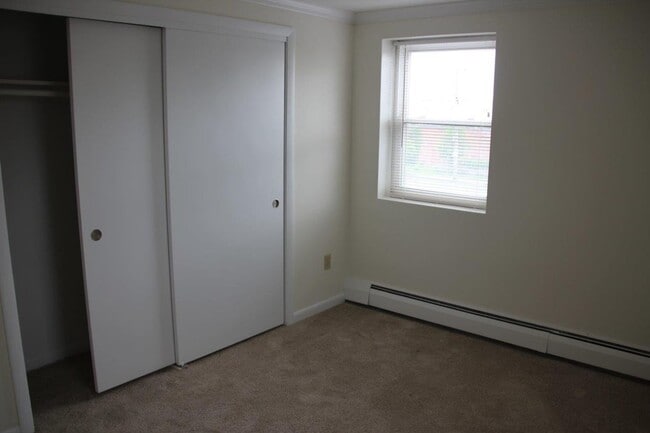 Building Photo - Charming 2 Bedroom-No Broker Fee