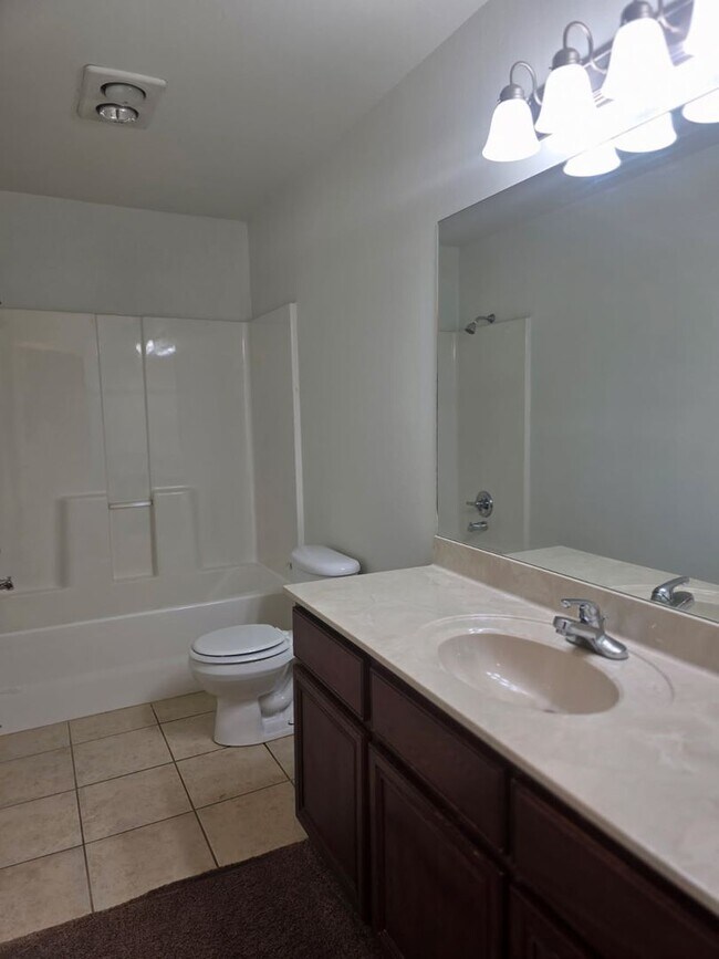 Building Photo - Come make this lovely 4 bedroom 2 bath, 2+...