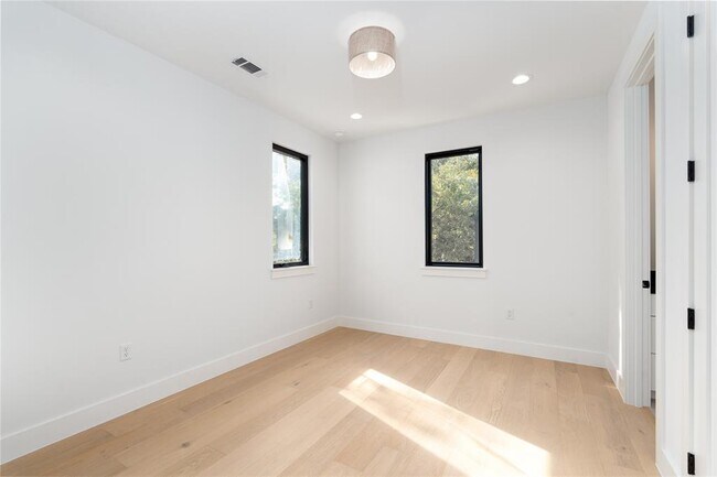 Building Photo - 3001 E 51st St