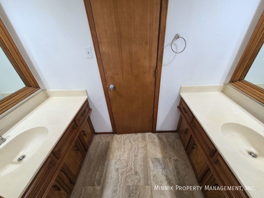 Building Photo - 4005 St Andrews Dr