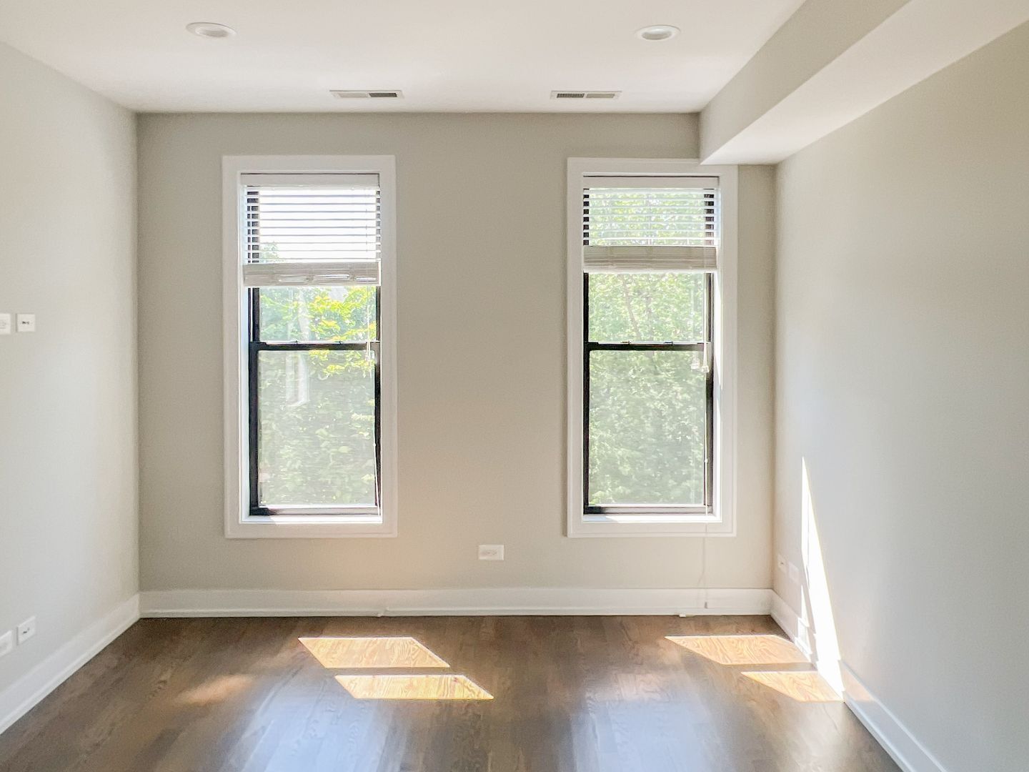 Building Photo - 1208 W Wrightwood Ave