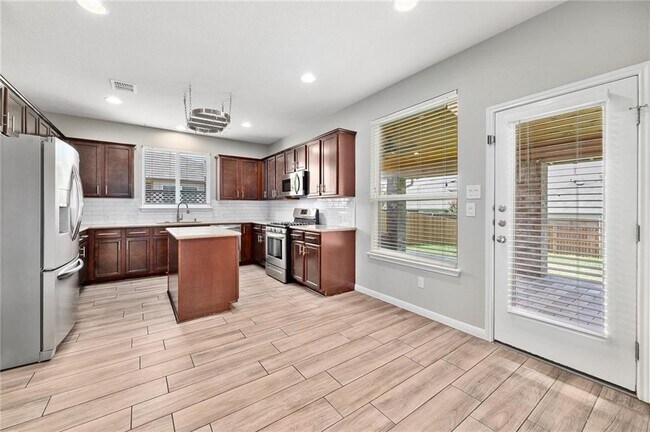 Building Photo - 1521 Coldwater Hollow