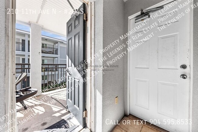 Building Photo - 210 11th Ave N