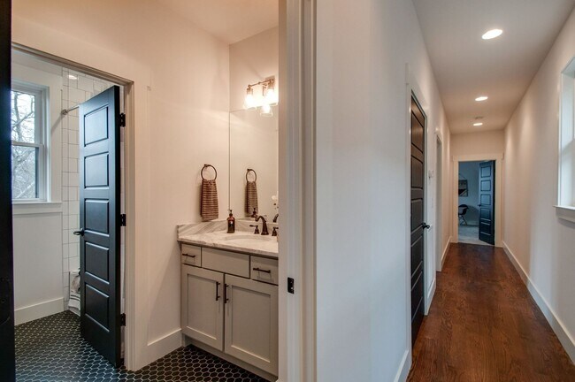 Building Photo - Amazing Location - 3 Bed, 2.5 Bath w/ Vaulted Ceilings and Covered Deck