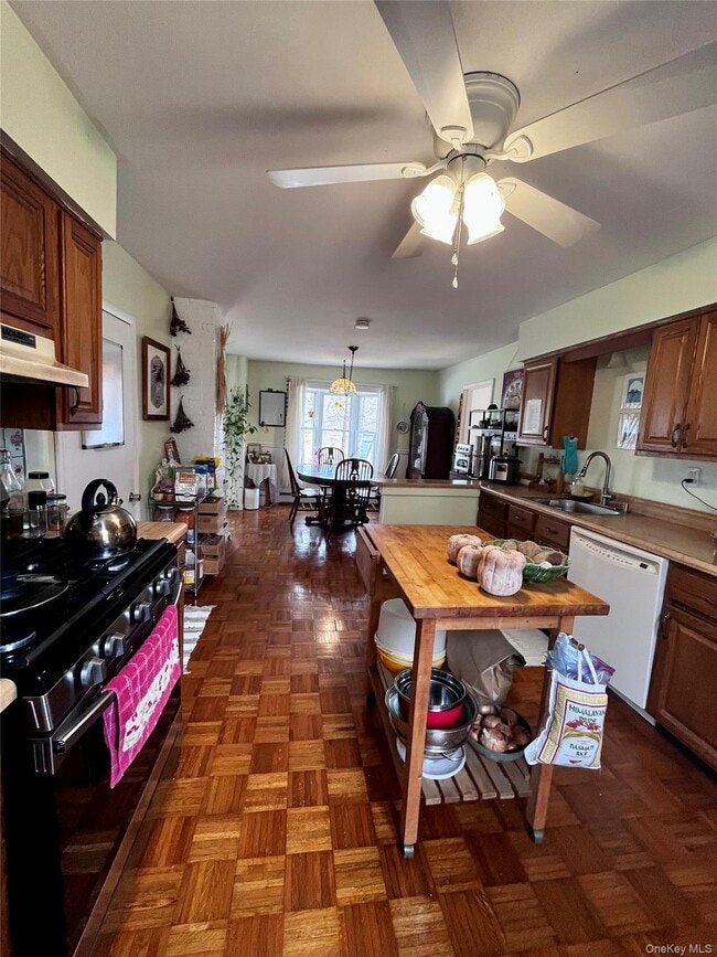 Building Photo - 16 Yeoman Ln