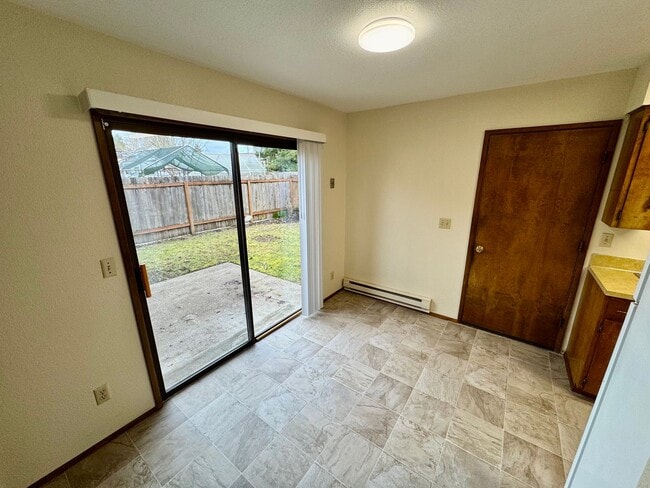 Building Photo - 1127-1129 Applegate Street