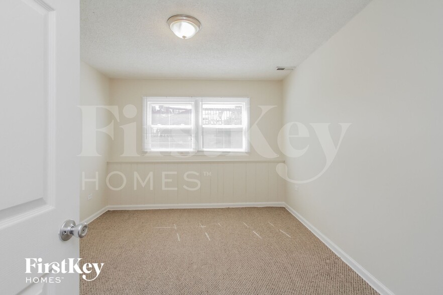 Building Photo - 19724 Orchard Ave