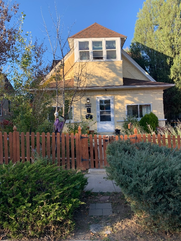 Primary Photo - 528 W Monument St