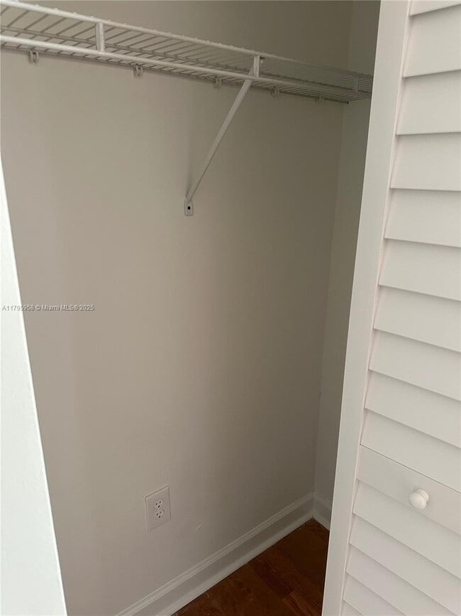 Building Photo - 9115 SW 123rd Ave Ct