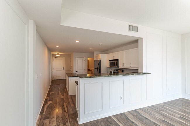 Building Photo - ***2 BED 2 BATH CONDO***PET-FRIENDLY***ASS...