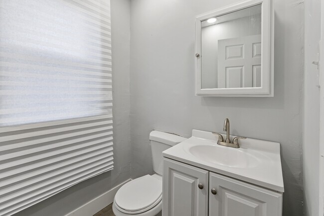Building Photo - Updated 3-Bedroom | 2-Bath | Central AC | ...