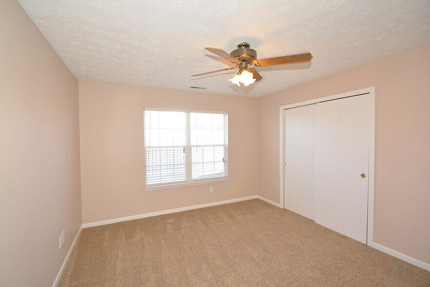 Building Photo - 4036 Magnolia Dr