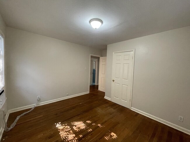 Building Photo - 1238 Dona Dr