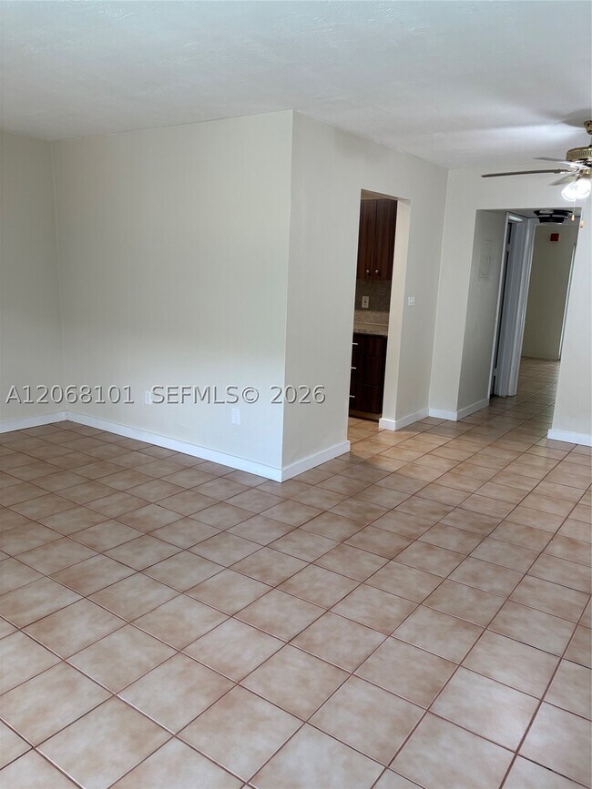 Building Photo - 16215 NE 18th Ct