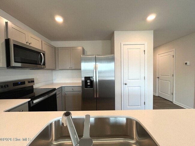Building Photo - 201 Maddox Dr