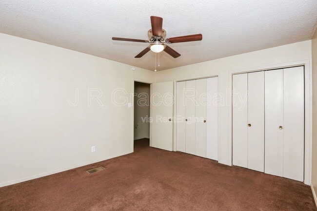 Building Photo - 5841 Shadydell Dr