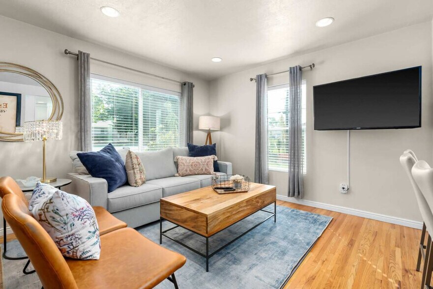 Primary Photo - 2978 S Imperial St