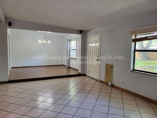 Building Photo - 4311 S Thatcher Ave