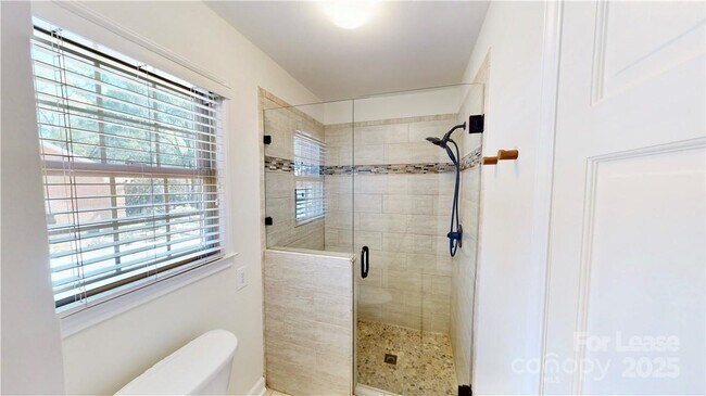 Building Photo - 6810 Rosemary Ln