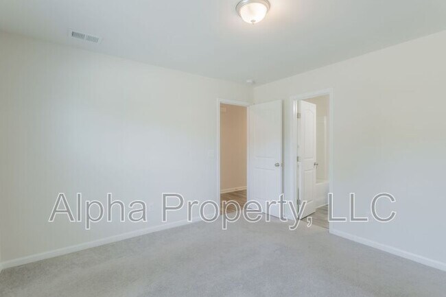 Building Photo - 304 Long Grove Ln